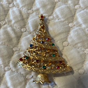 Elegant Gold Christmas Tree Brooch
